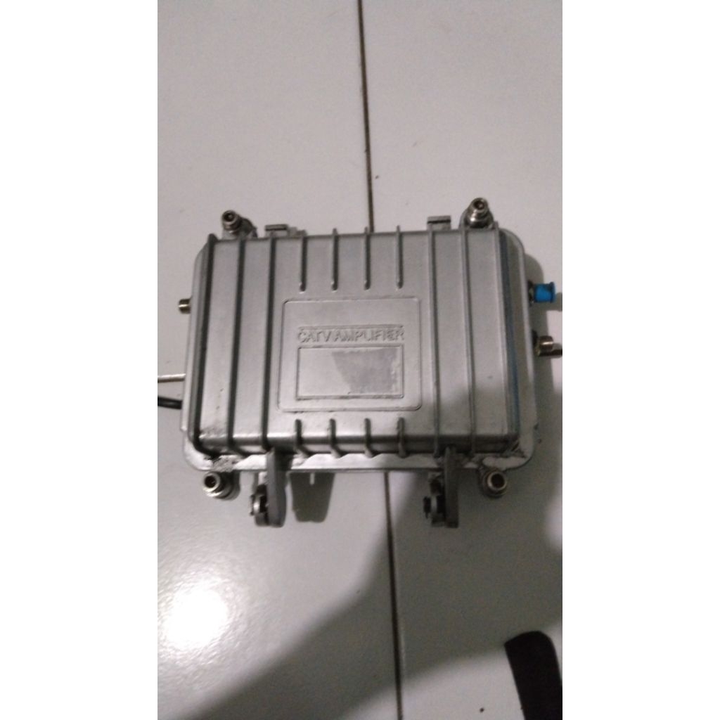 Catv amplifier booster outdoor