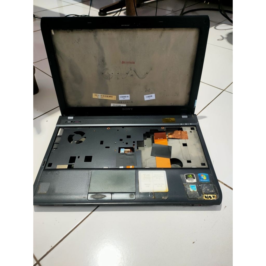 chasing laptop Sony Vaio vpcs115fg
