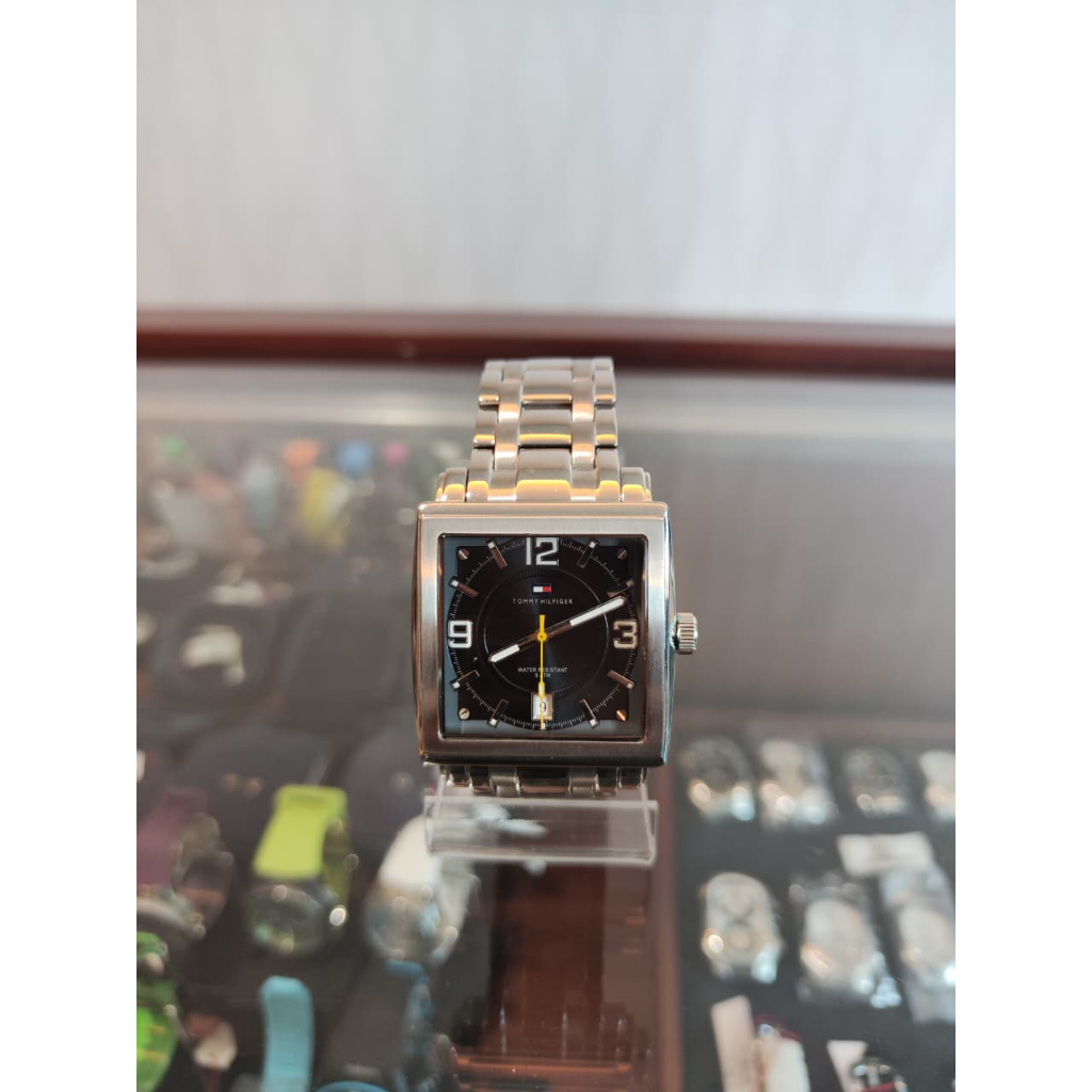Jam Tangan Pria Tommy Hillfiger 1710113 Stainless Steel Square Dial Black