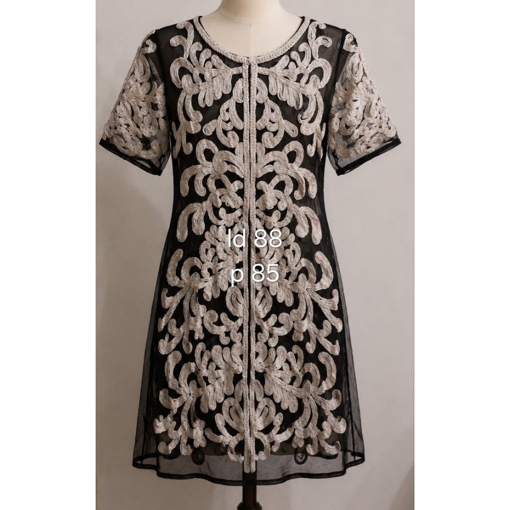 dress brukat dan tile warna hitam dan warna gelaplengan pendek