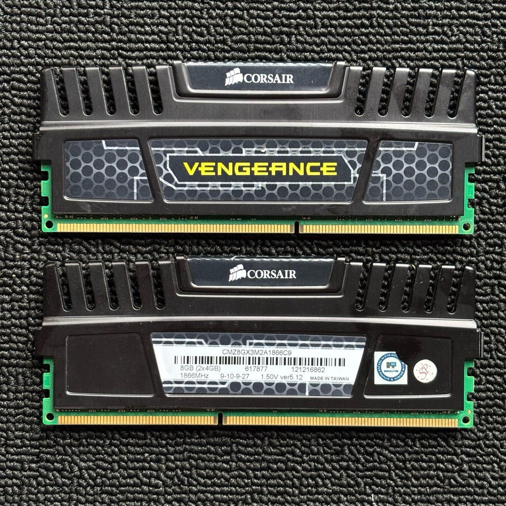 RAM GAMING CORSAIR 8GB KIT 2X4GB PC3-14900/1866MHZ DDR3 VENGEANCE HITAM LONGDIMM