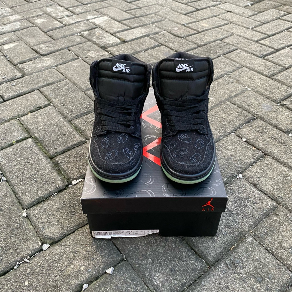 Sepatu Air Jordan 1 High x Kaws