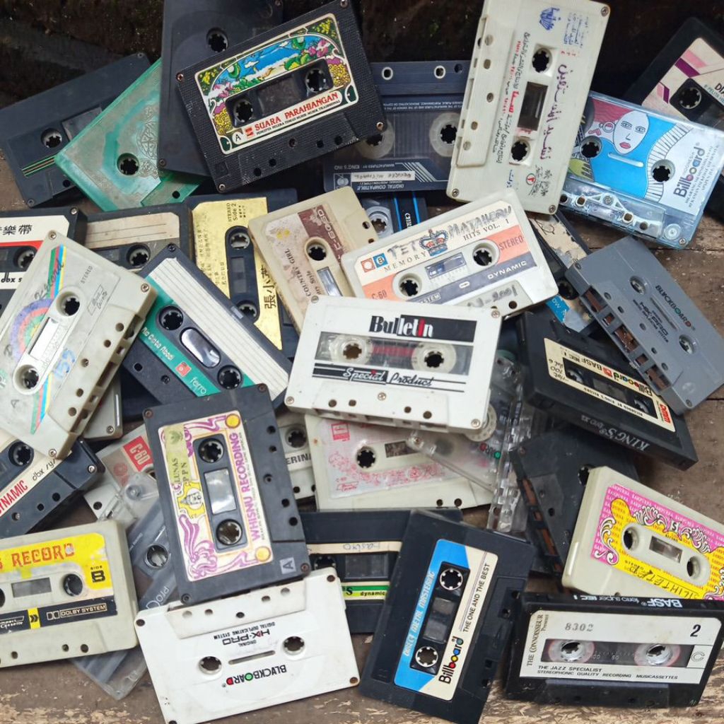 kaset tanpa cover / no cover / bekas / kaset bugil / kaset telanjang