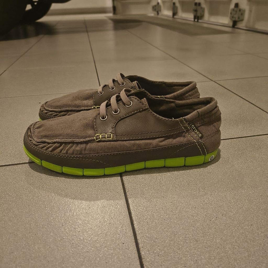 Sepatu Sneakers Crocs Pria Size 40 Insole 25,5 cm Abu Hijau Volt Sol Elastis Casual Second