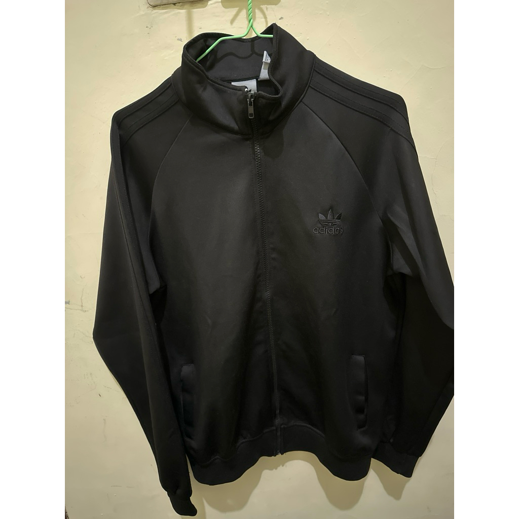 jaket tracktop Adidas bunga black on black