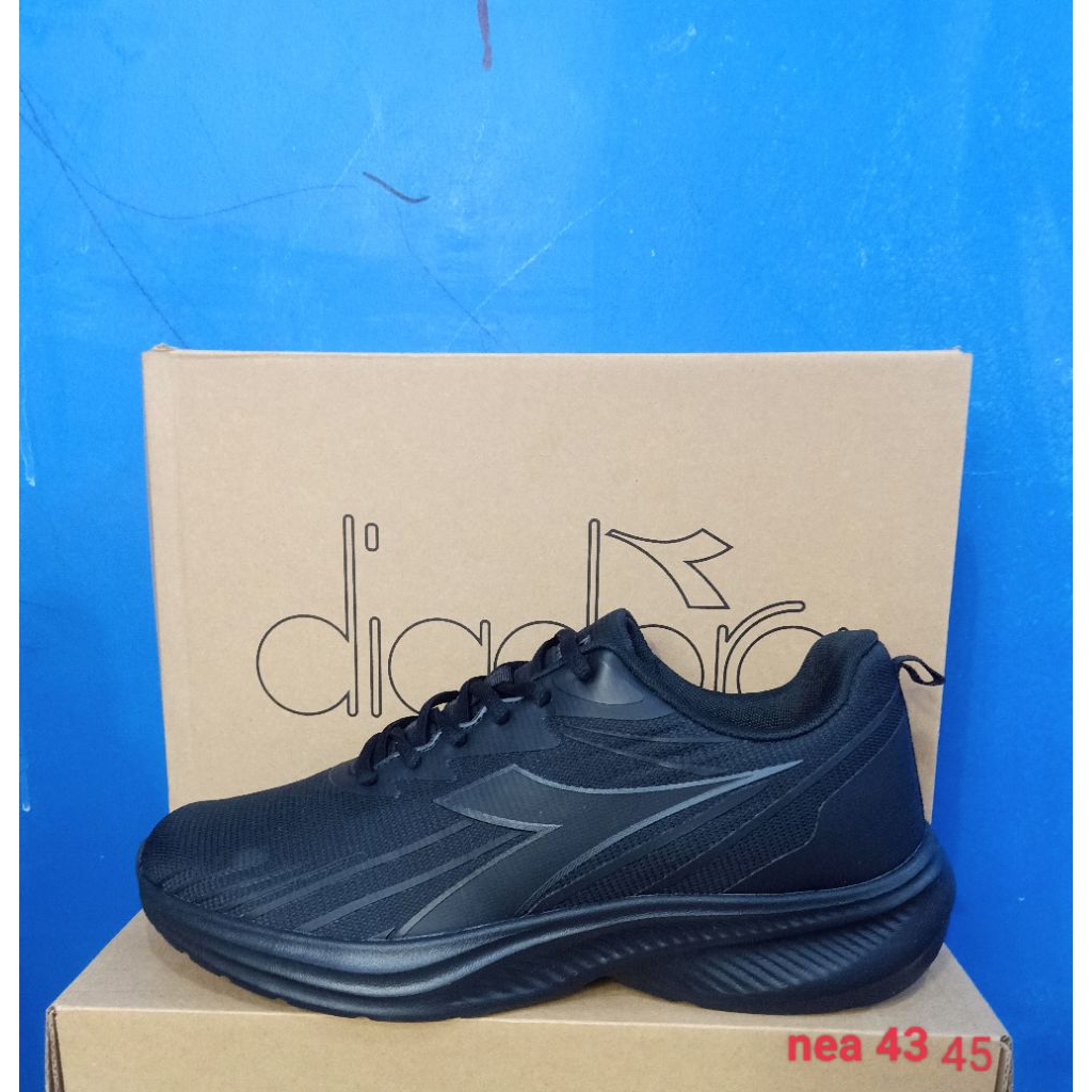 diadora full black size 43,45