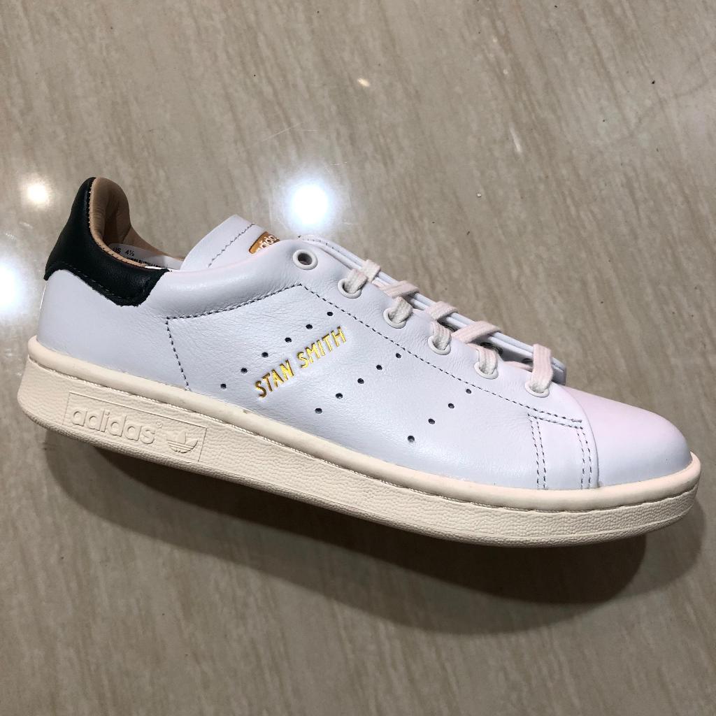 Sepatu Sneakers Unisex ADIDAS STAN SMITH LUX -  HP2201