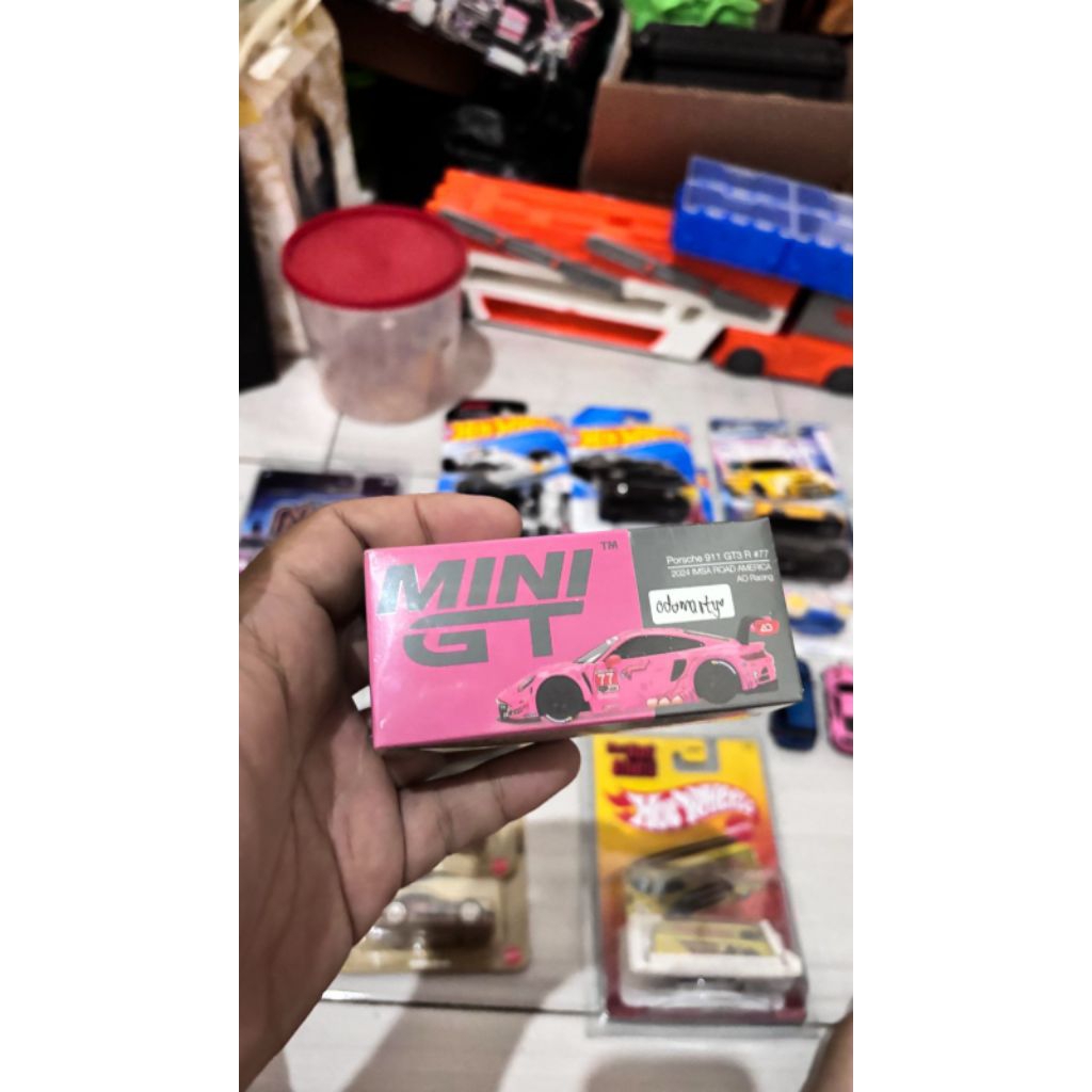 Mini GT Porsche 911 GT3 R #77 1052