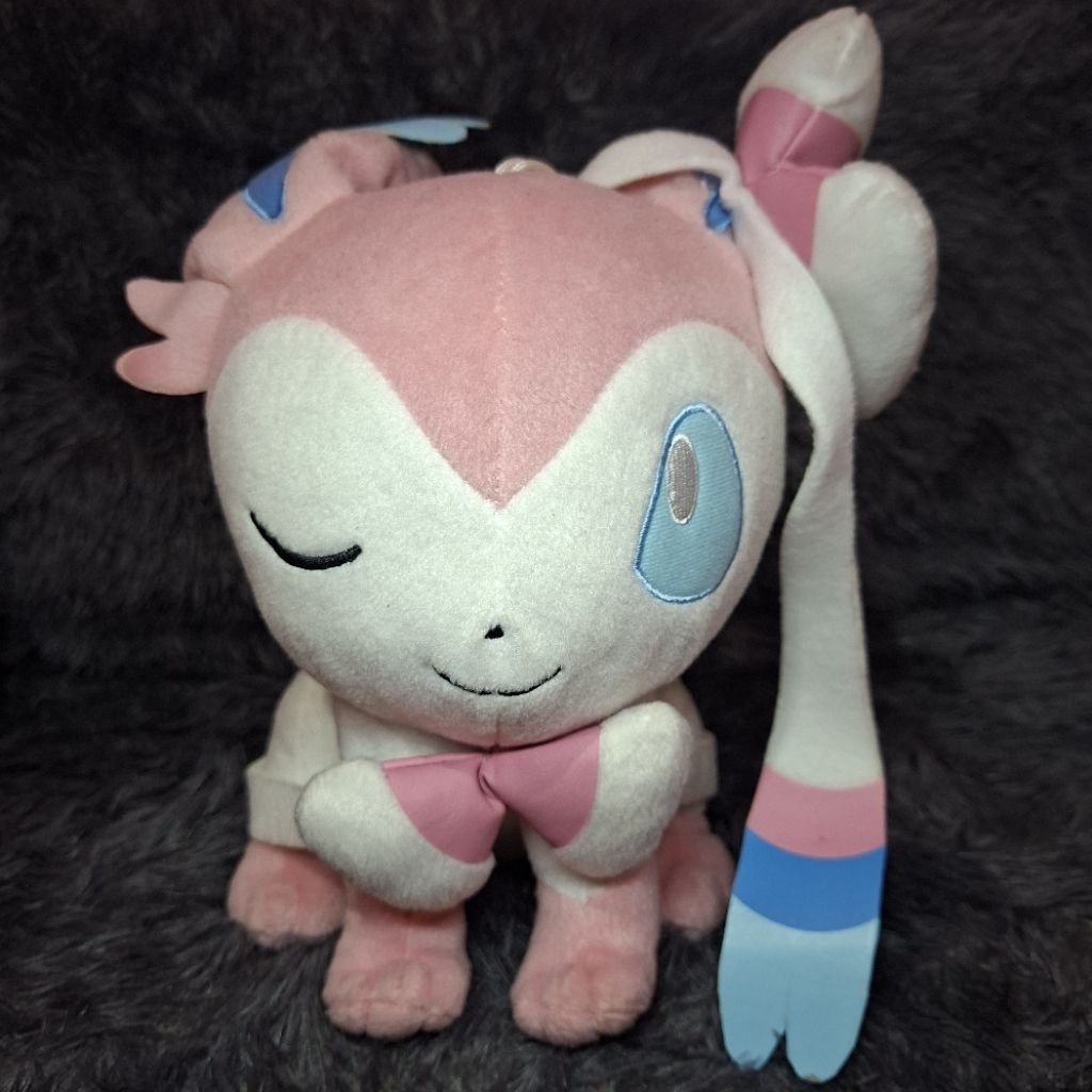 Boneka Sylveon Banpresto Wink Edition