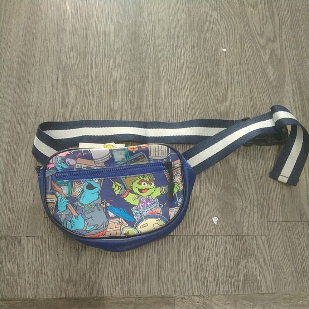 TAS miniso CROSSBODY BAG SESAME STREET
