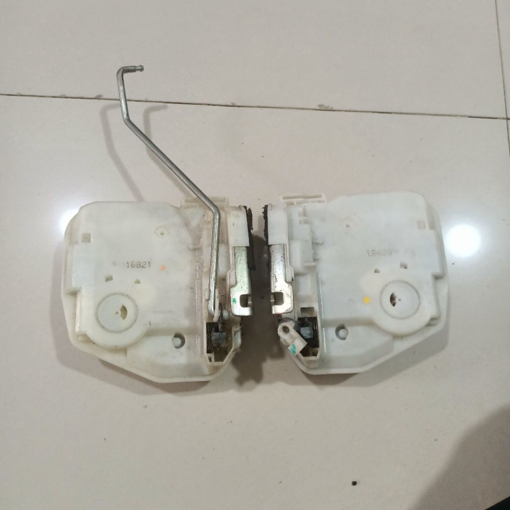 DOORLOCK PINTU TENGAH MITSUBISHI XPANDER ORIGINAL