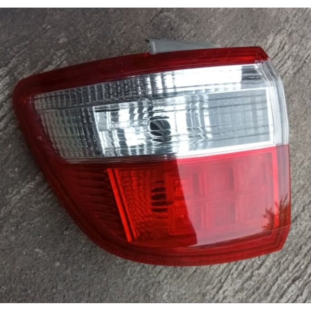 Lampu belakang fortuner 2010-2011