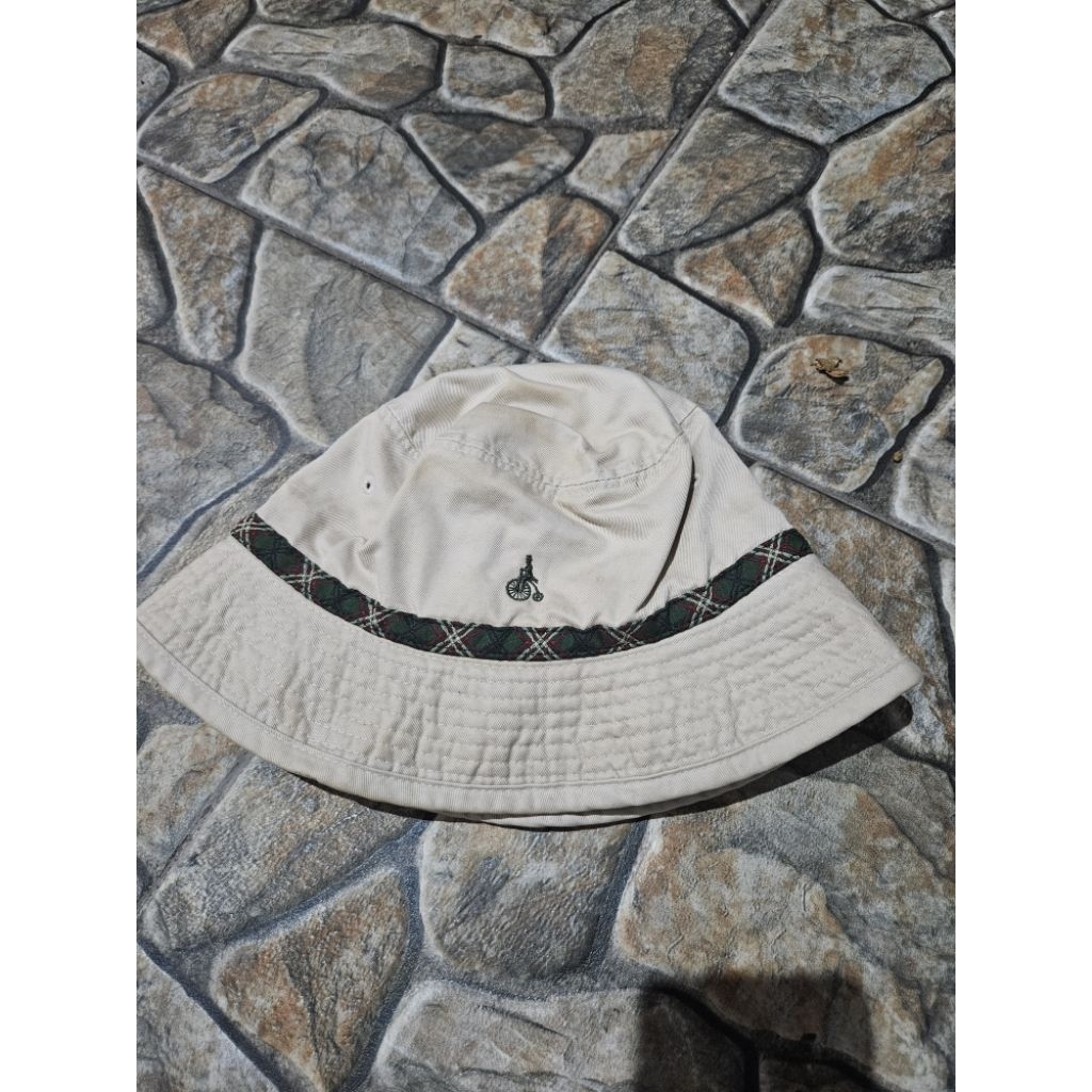 bucket hat topi rimba Beanpole