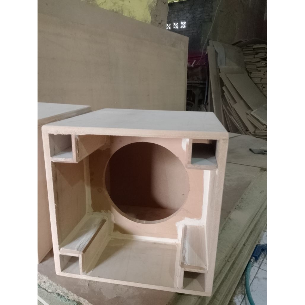 BOX PLANAR BLM DI RAKIT 12 INCH POTONGAN SANGAT PRESISI BAHAN MDF