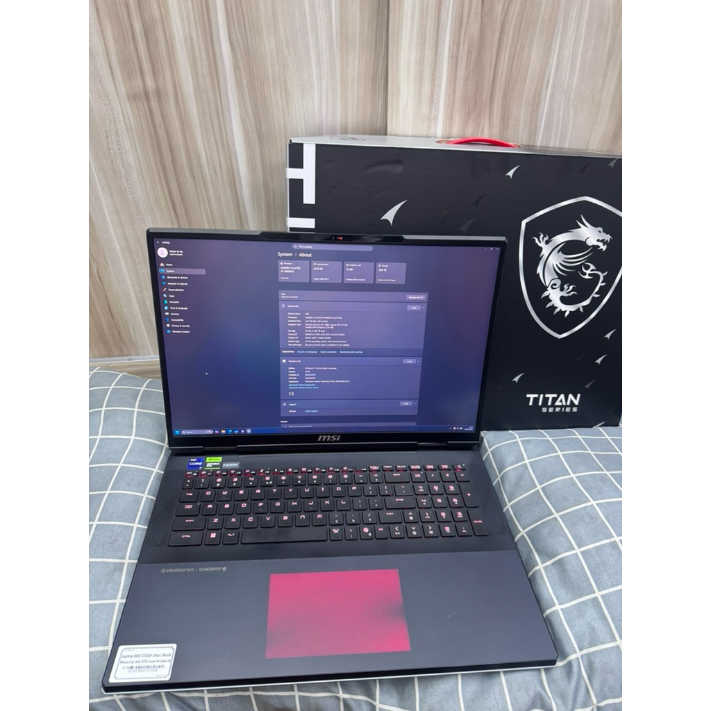 LAPTOP GAMING MSI Titan 18" ram 64GB/2TB intel core i9 14900HX RTX 4080 fulset original Resmi