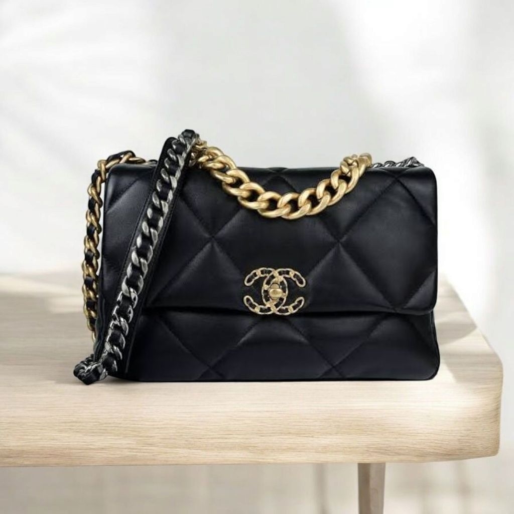 CHANEL 19 Medium Black Quilted Lambskin Leather