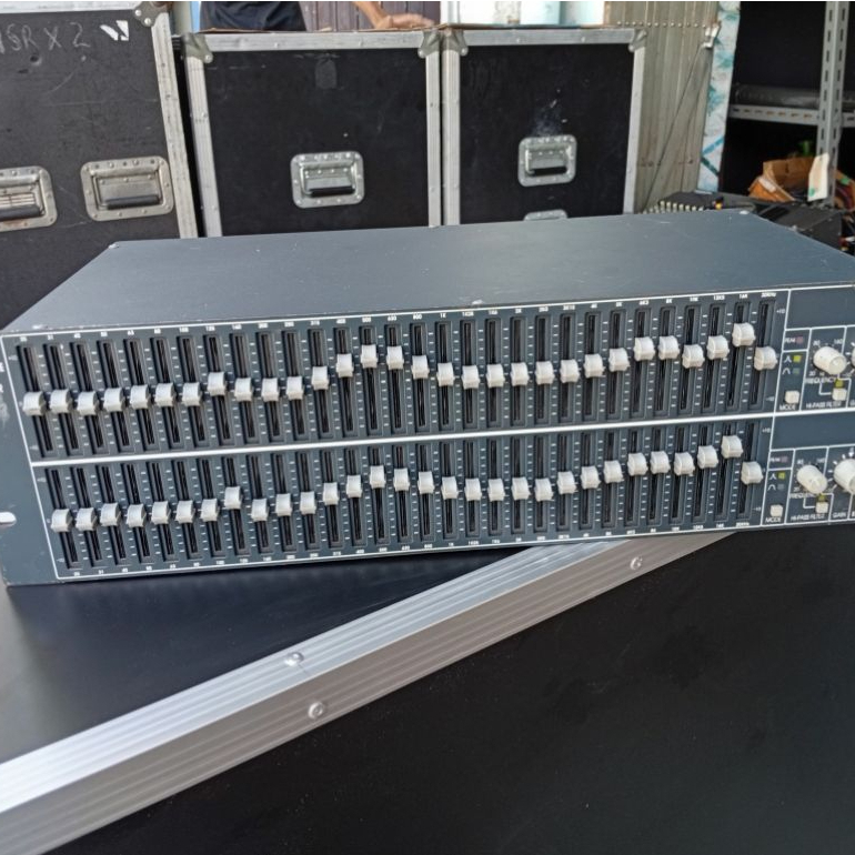 BSS ENGLAND FCS 960 EQUALIZER