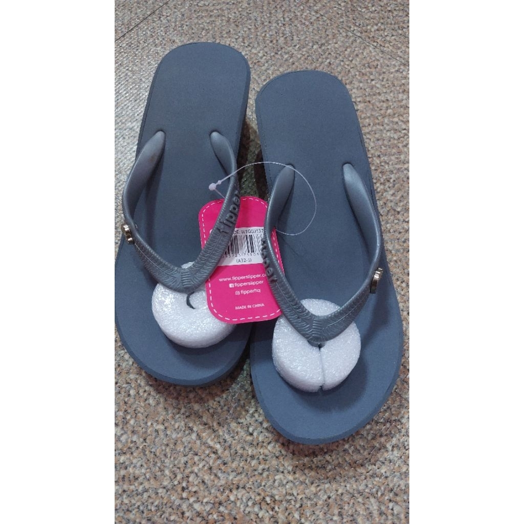 FLIPPER SENDAL WEDGES SIZE 4 / 36