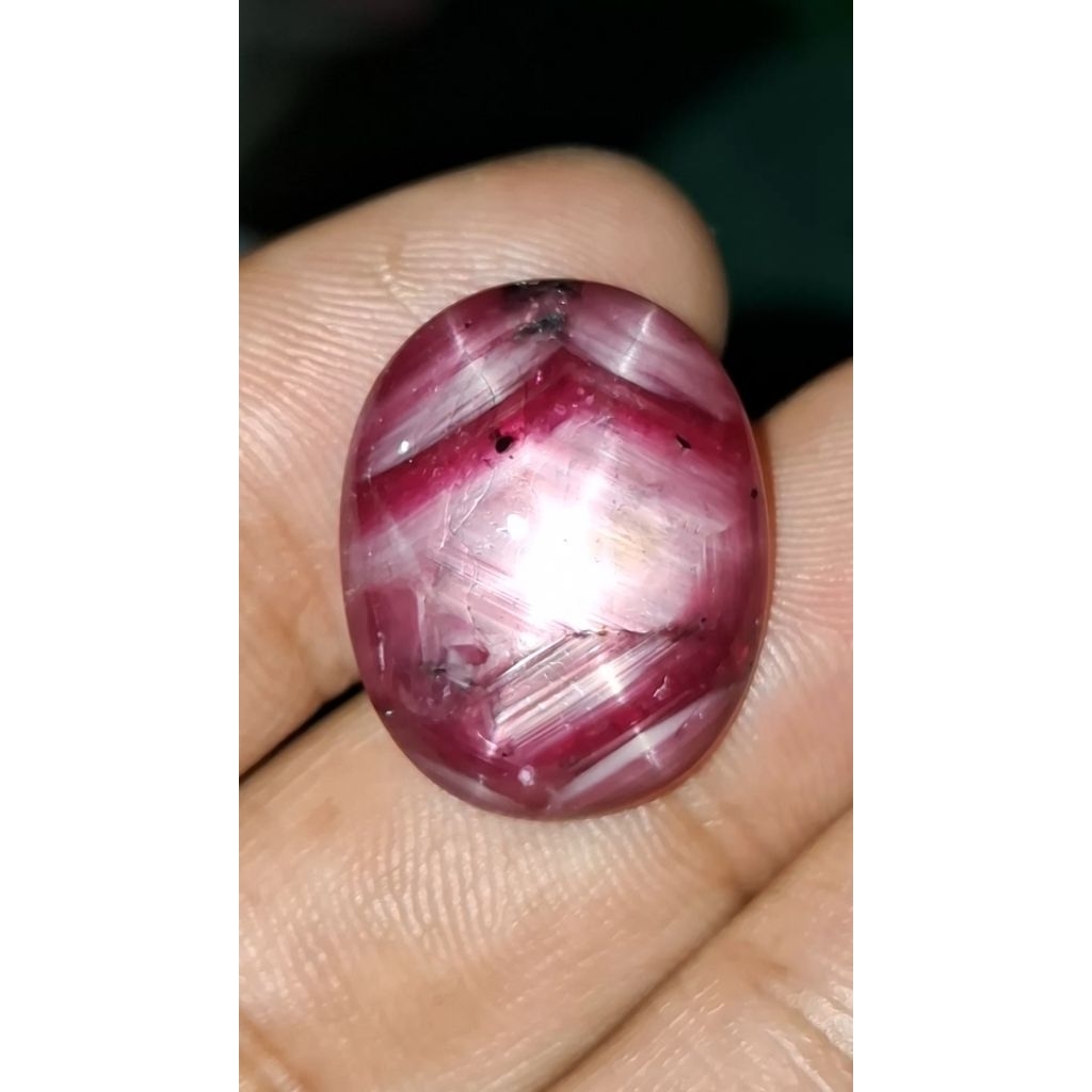Ruby Star Dim. 20x16x6 mm Serat Junder Junjung Derajat Batu Permata Alami Warna Merah Muda dengan Po