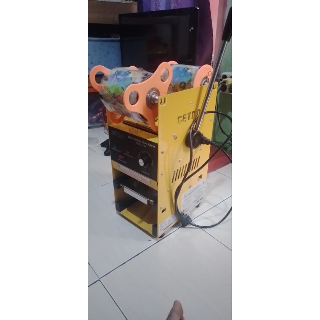 mesin press/penyegel gelas plastik