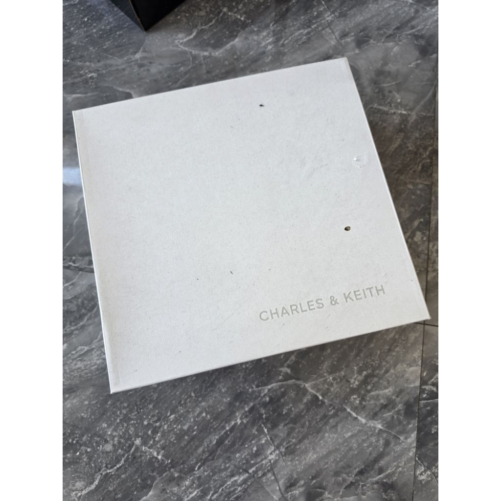 Dus sepatu sandal charles and keith dewasa Original