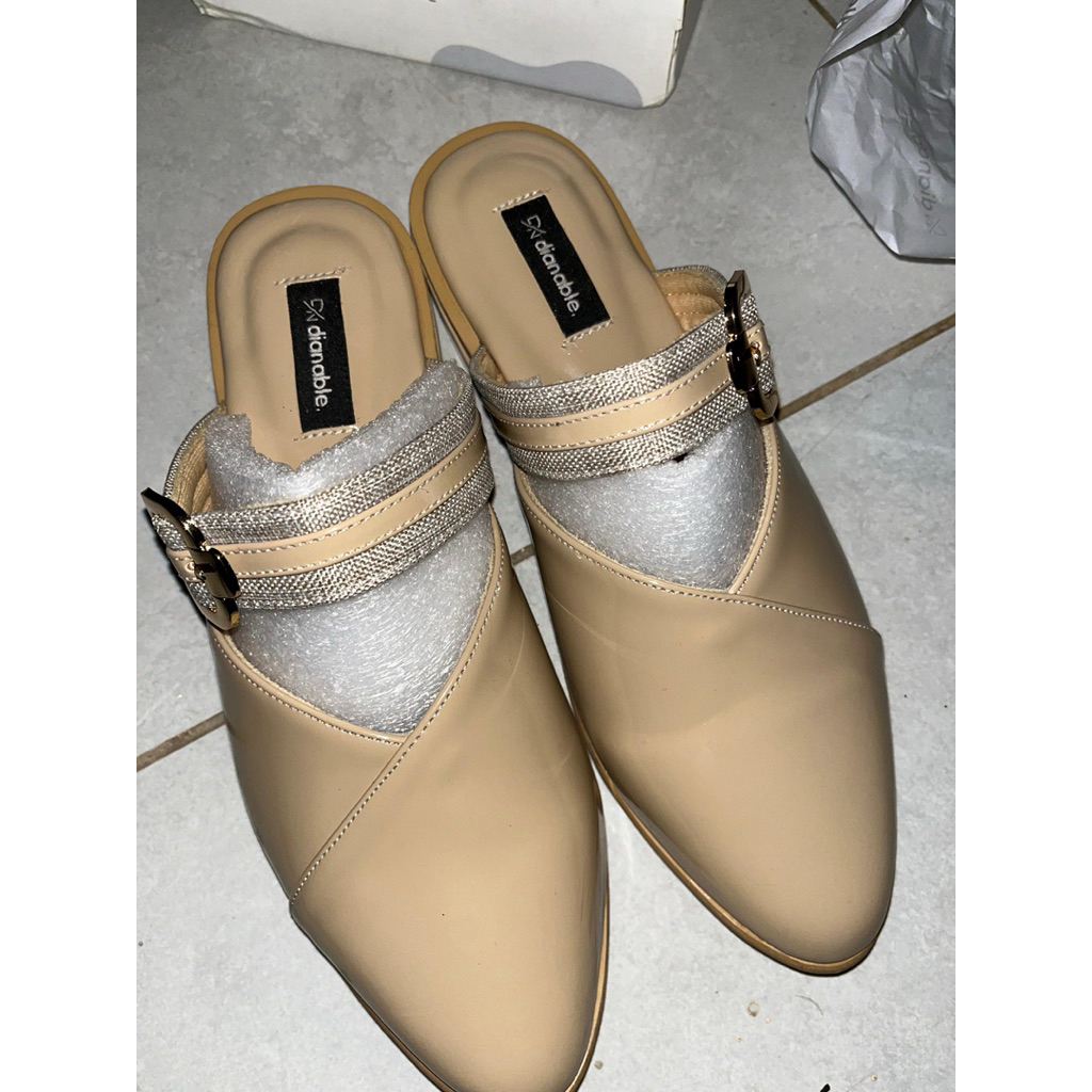 Preloved_Wedges Dianable Creme