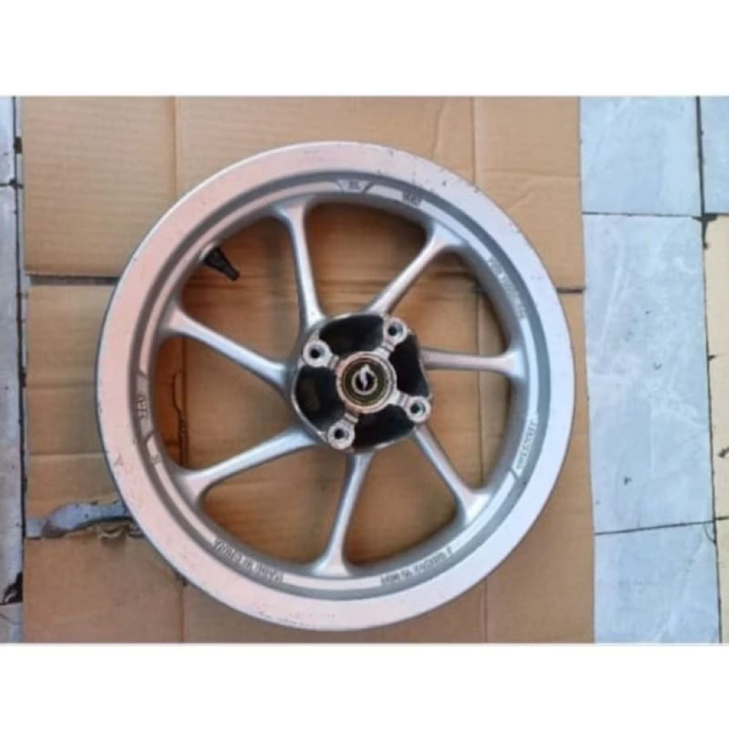 Velg/pelek racing ring 12 motor Scoopy donat buat keluarga Scoopy ORI cabutan siap pakai.