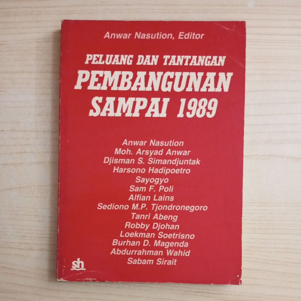 BUKU PELUANG DAN TANTANGAN PEMBANGUNAN SAMPAI 1989 OLEH ANWAR NASUTION