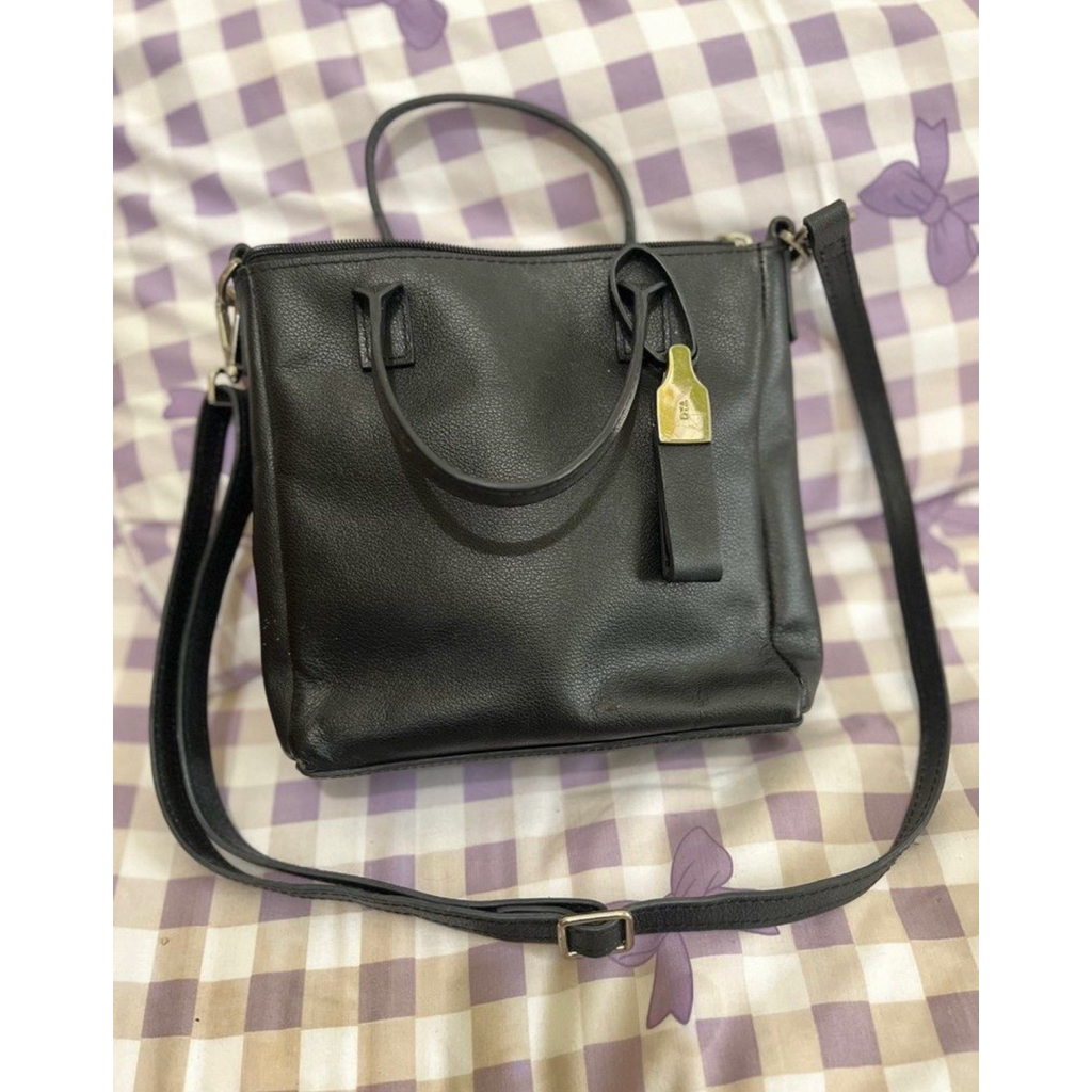 tas dya dhairya  hitam kulit