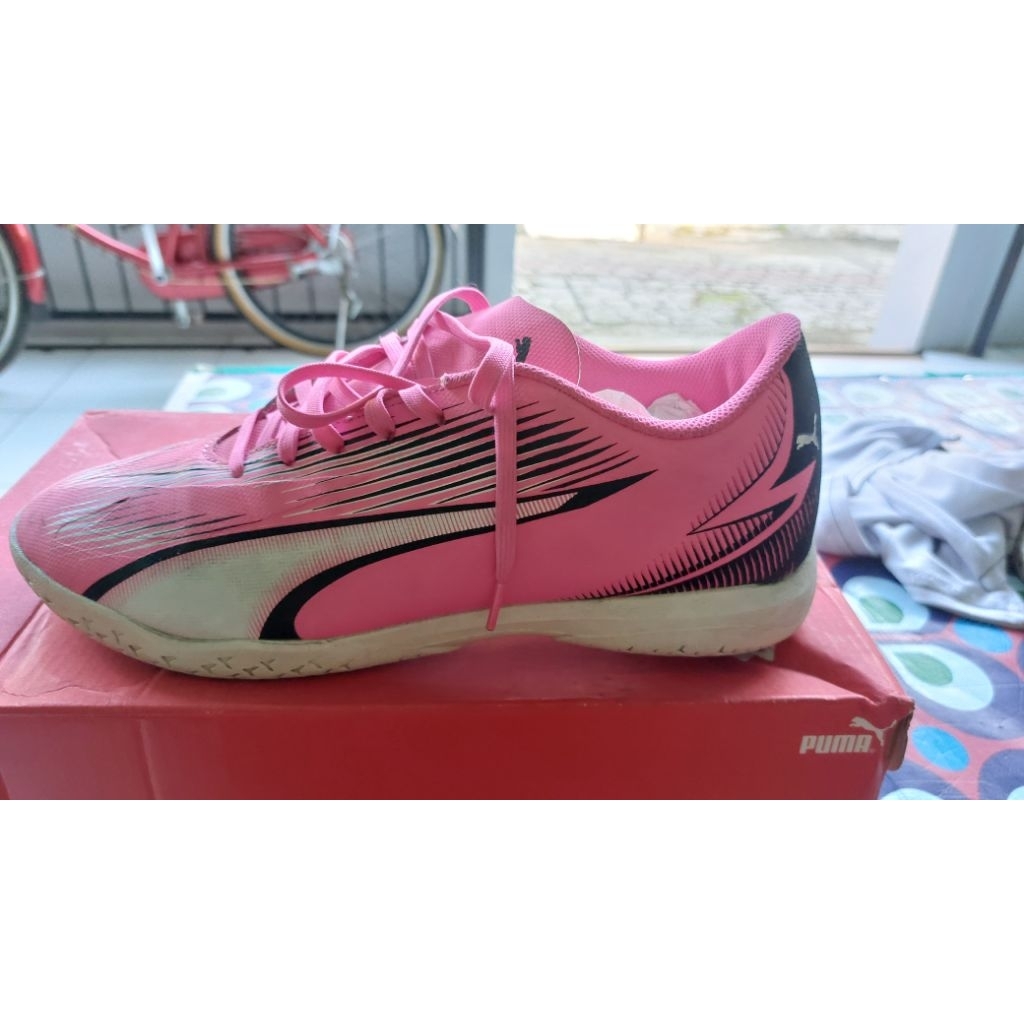 sepatu futsal PUMA ULTRA PLAY IT 43 PINK Second 100% ori