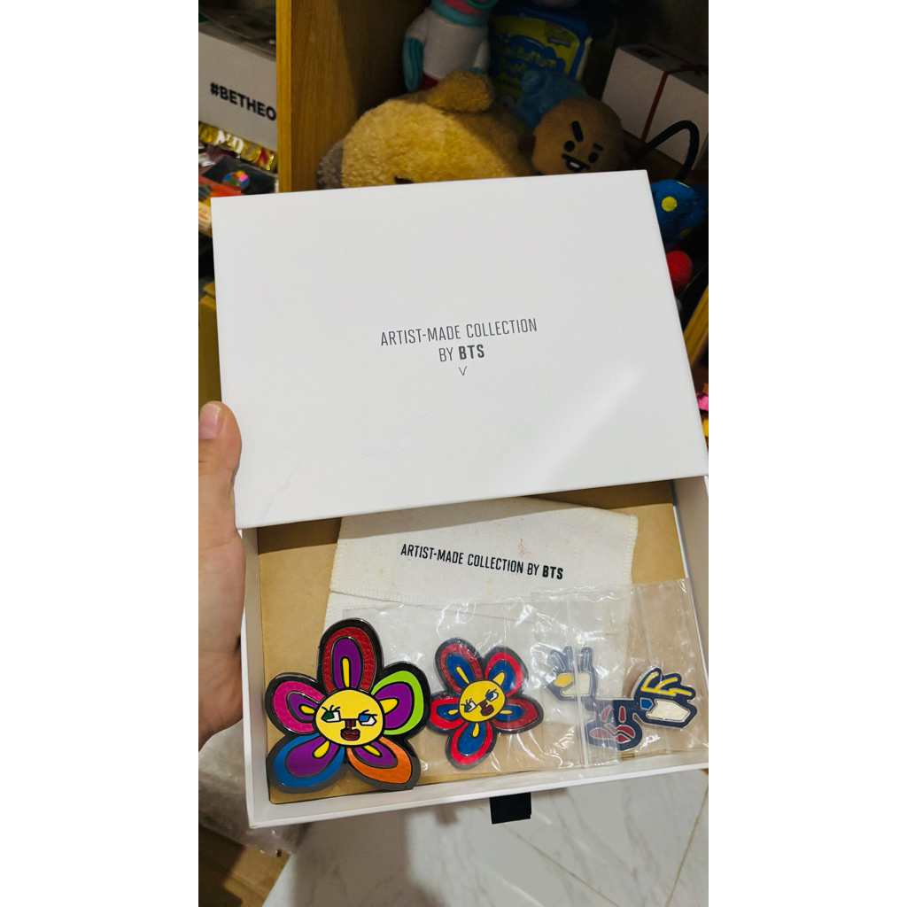 artist made collection V brooch taehyung