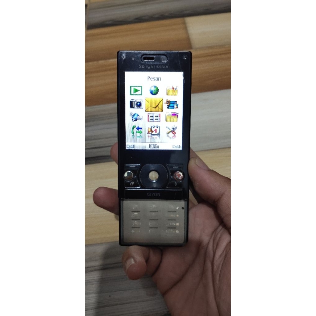 Sony Ericsson G705 Normal Langka