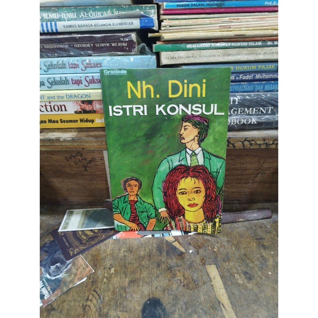 Istri Konsul by Nh. Dini (Original)
