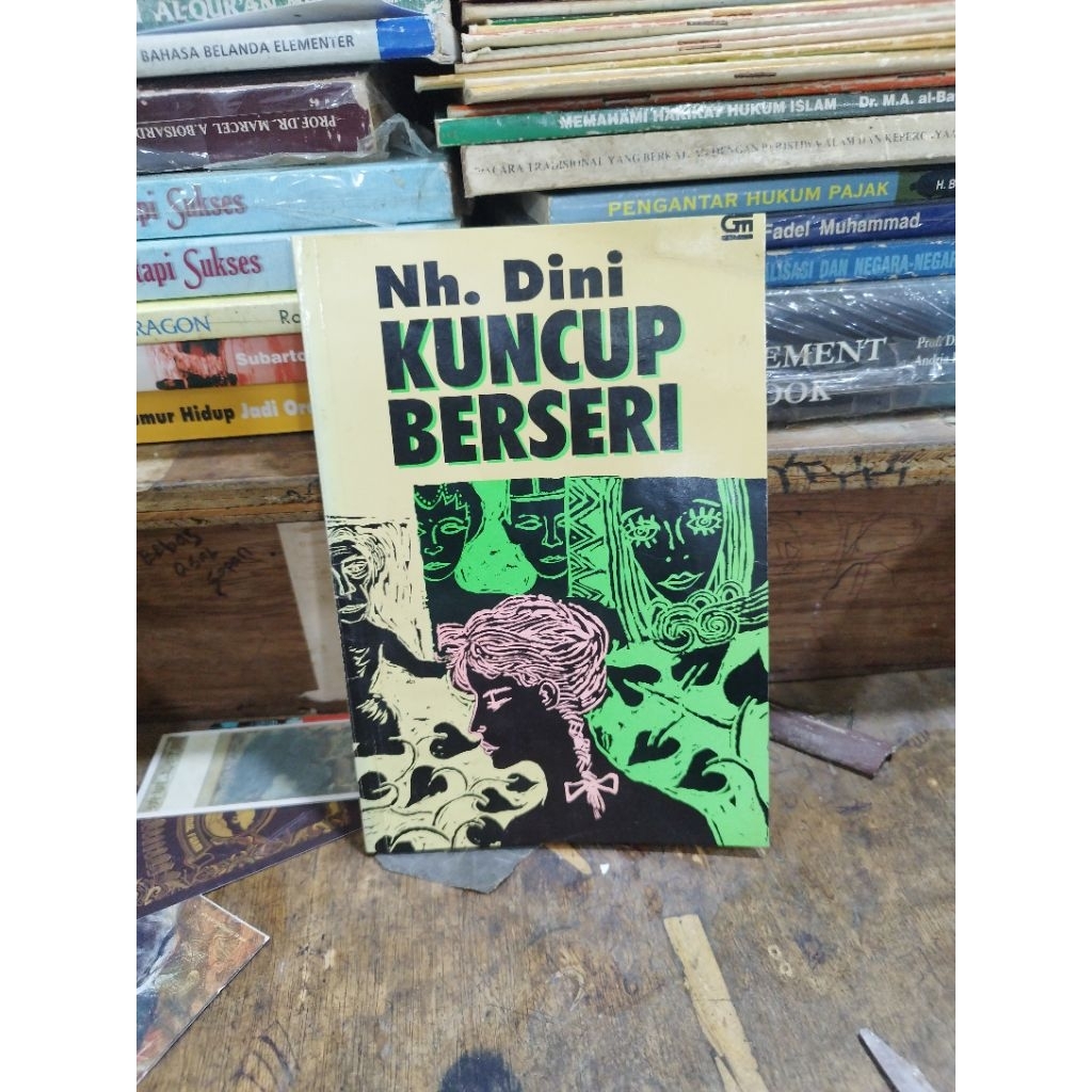 Kuncup Berseri - Nh. Dini