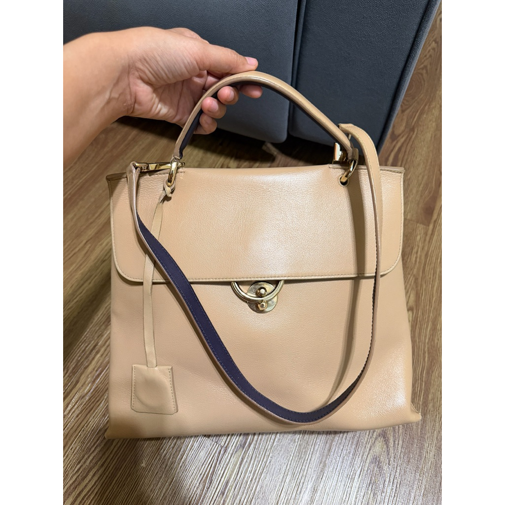 Salvator Ferragamo preloved