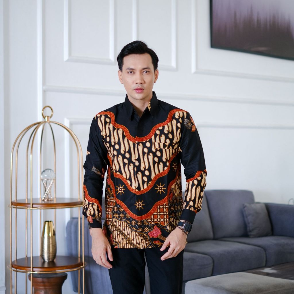 BATIK HAMAYRA||KEMEJA BATIK PRIA LENGAN PANJANG MOTIF PARANG WIJAYA