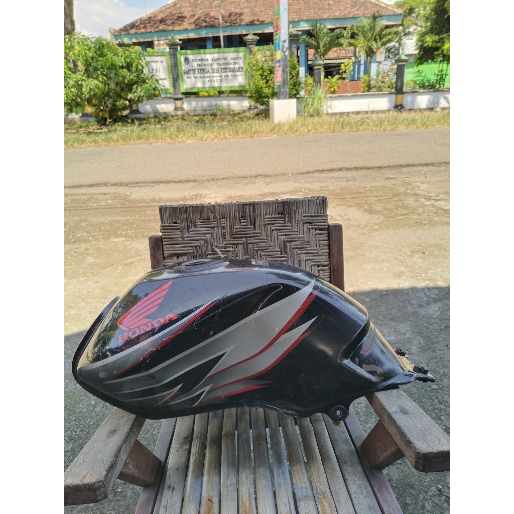 TANGKI ORIGINAL COPOTAN MEGAPRO PRIMUS ( ORIGINAL COPOTAN )