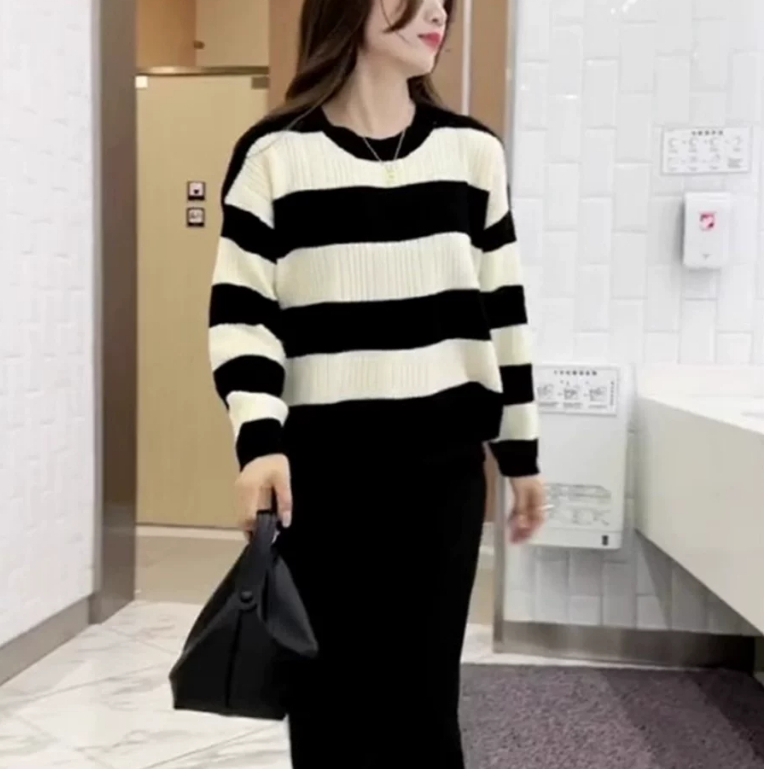 Vadenti Sweater Rajut Motif Bergaris Wanita - Model Atasan - Top Knitwear