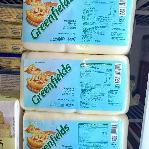Greenfields Mozzarella Cheese / Keju Mozzarella Greenfields 1 Kg - YukFresh