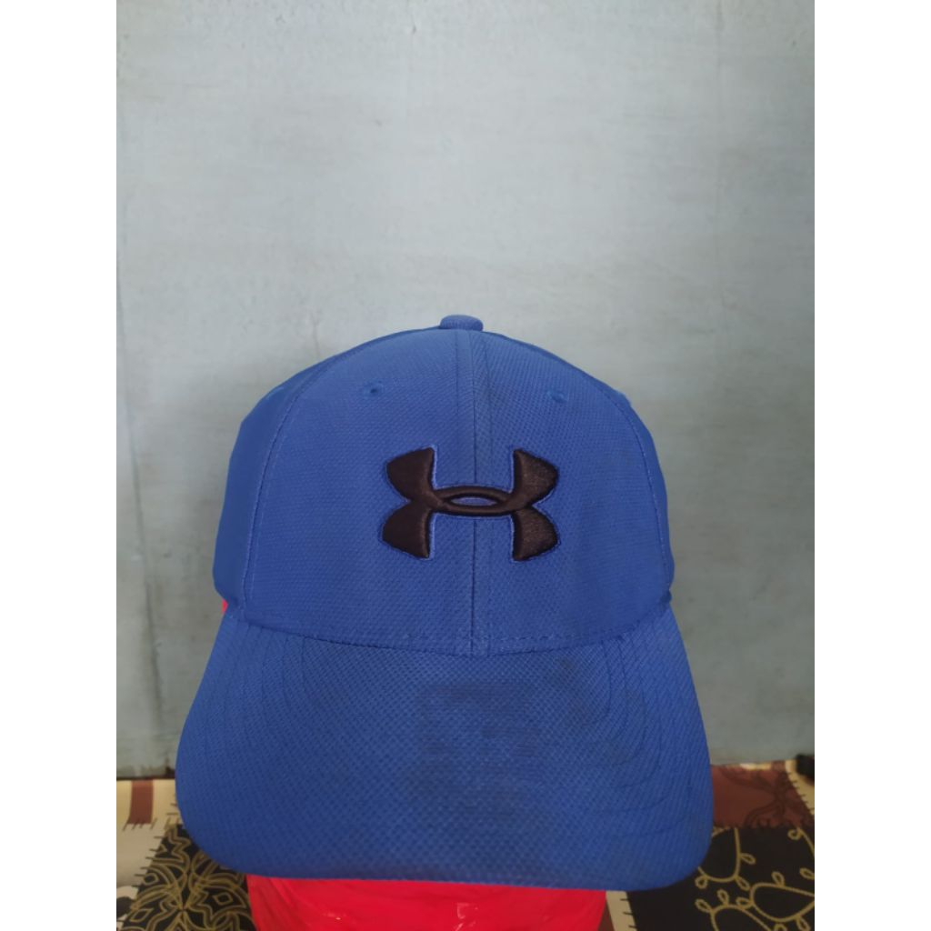 topi under armour