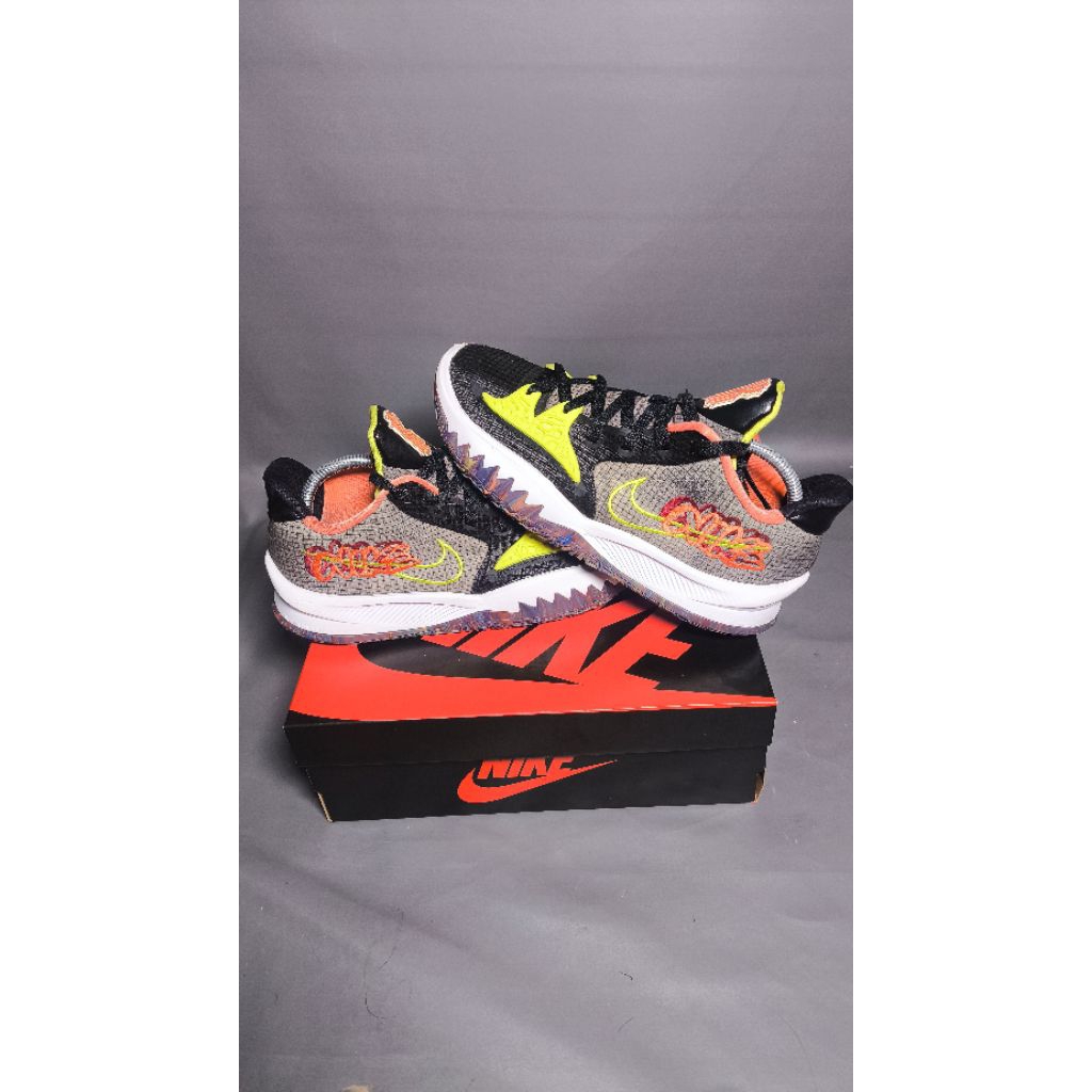 Sepatu basket casual sneakers Nike Kyrie 4 Second bekas