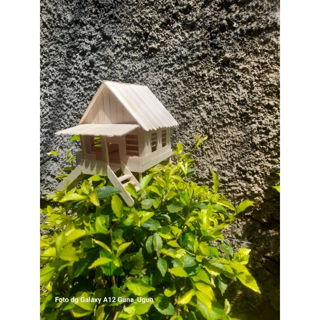 miniatur rumah adat kalimantan utara stik es cream
