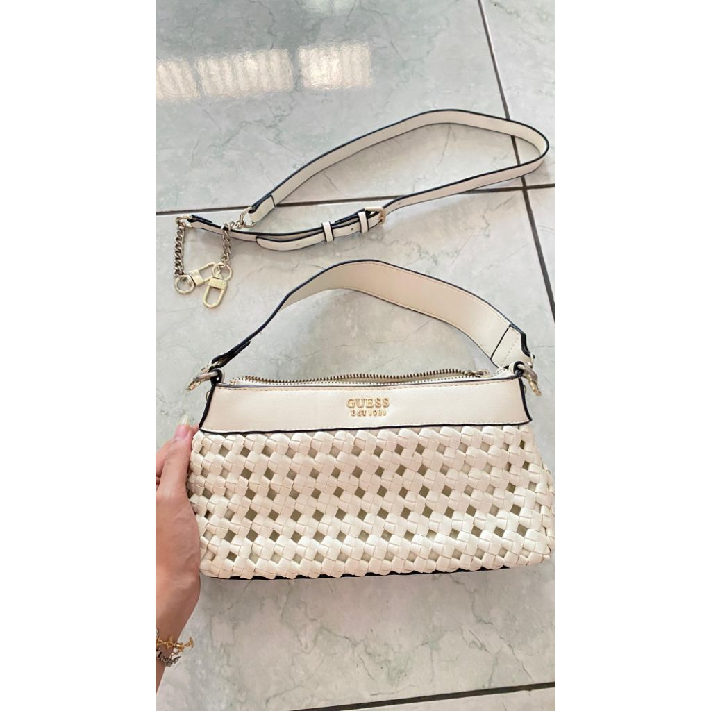 PRELOVED TAS PUTIH GUESS KW