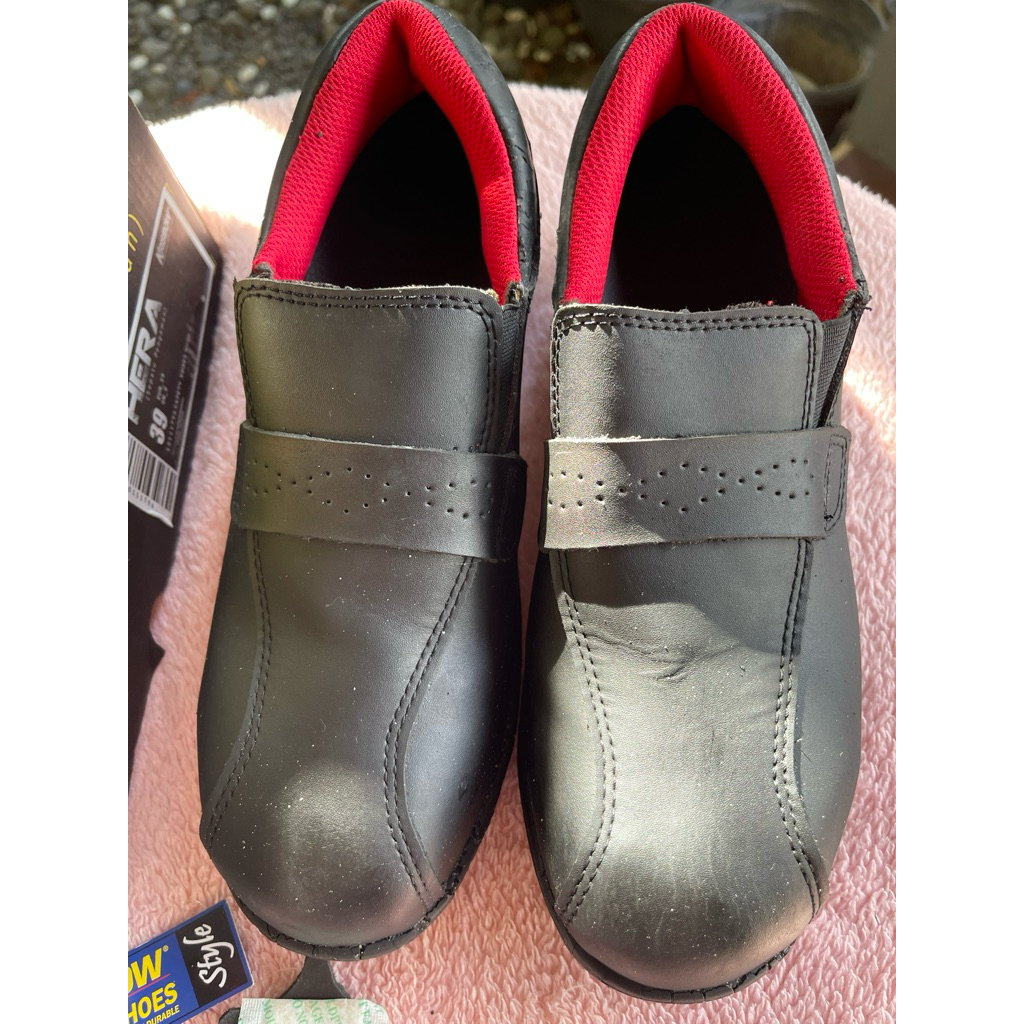 Safety shoes wanita