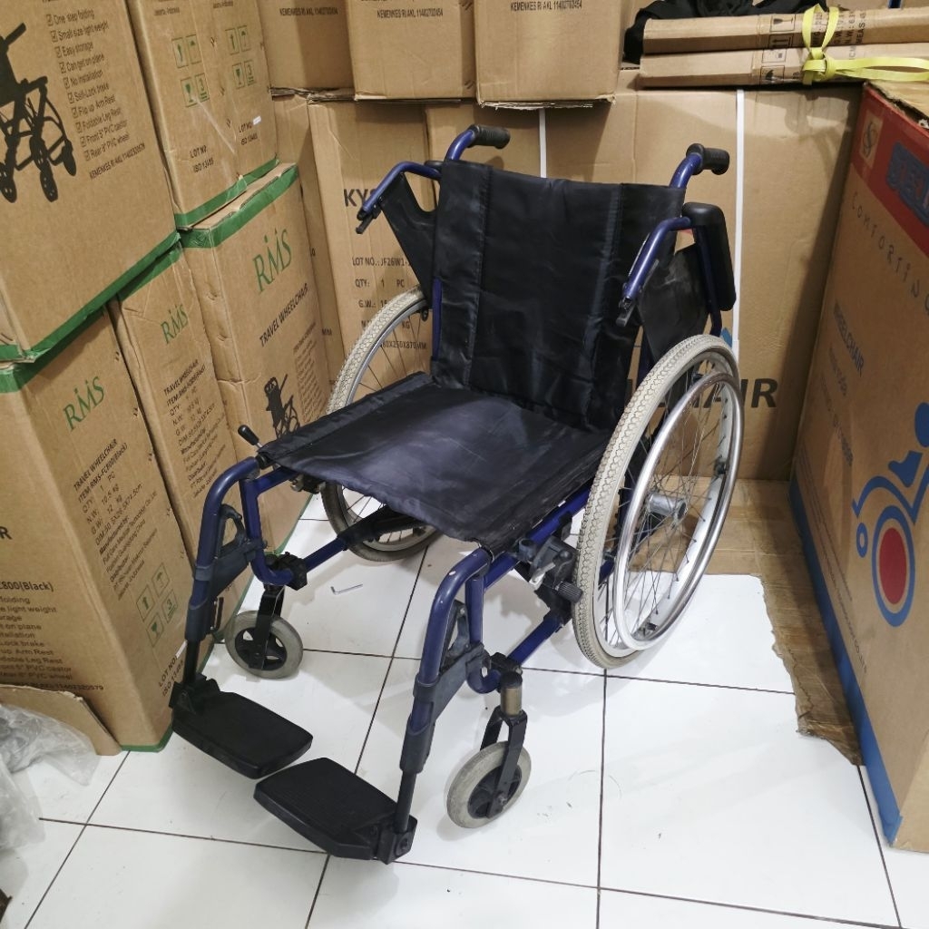 Kursi Roda Travel seken berkualitas siap pakai kursi roda bekas