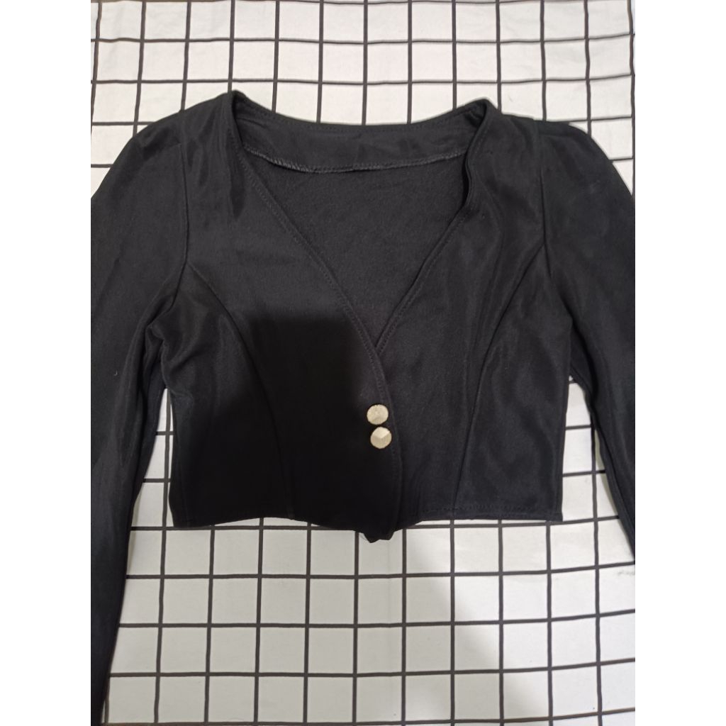 Kardigan/Atasan Wanita crop hitam semi-blazer