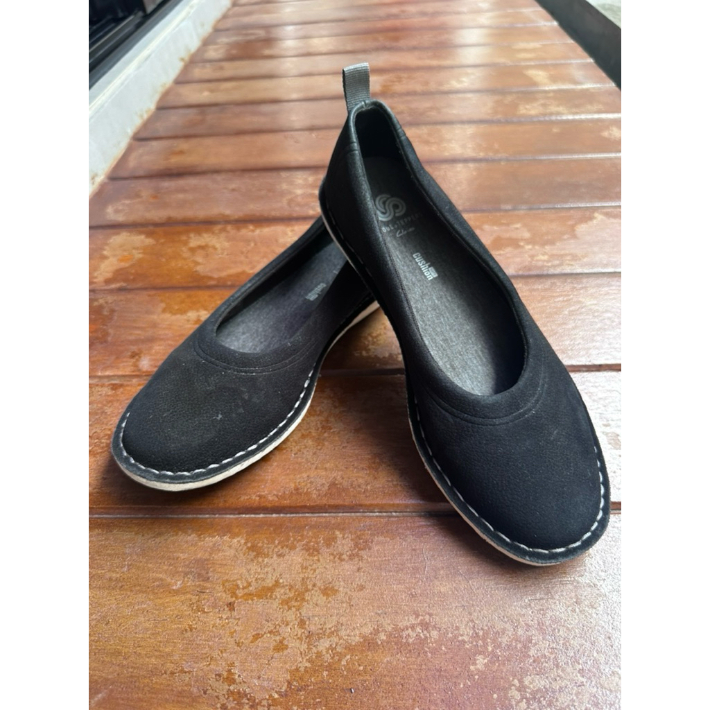 Preloved Sepatu Clarks Wanita Size 38