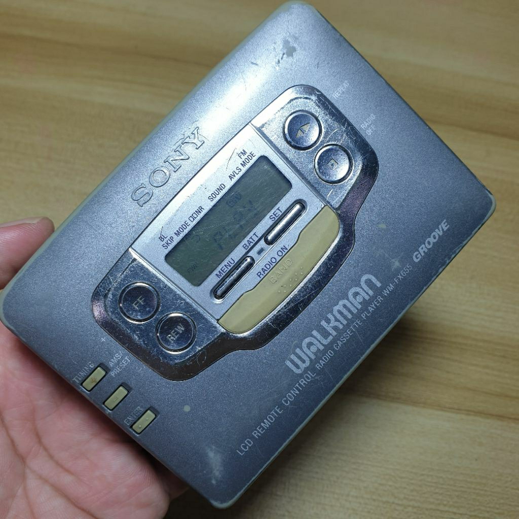 Walkman Sony WM - FX655 GROOVE Radio Cassette Player Gumstick