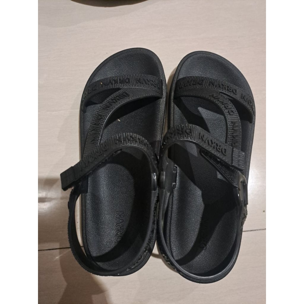 Sepatu Sandal Wanita Dr Kevin Ukuran 37