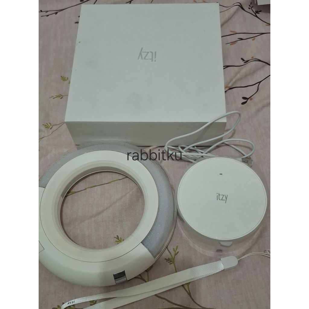 WTS LIGHTSTICK/RINGLIGHT ITZY MIDZY